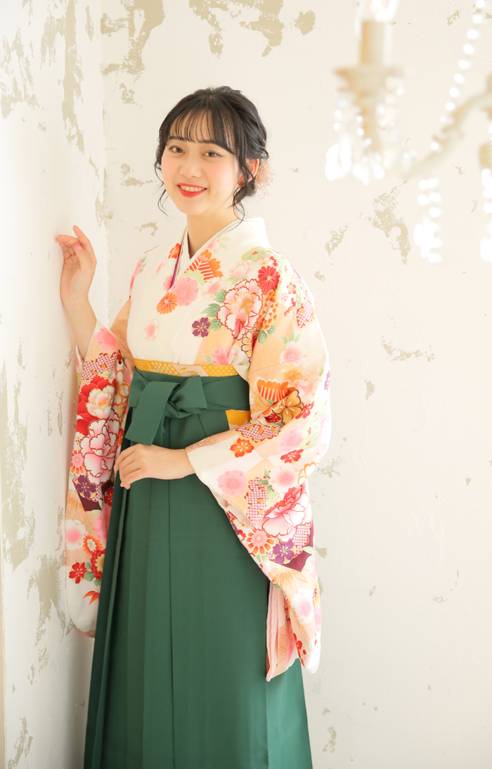 卒業袴KC-023（宅配レンタル）クリーム色古典柄着物